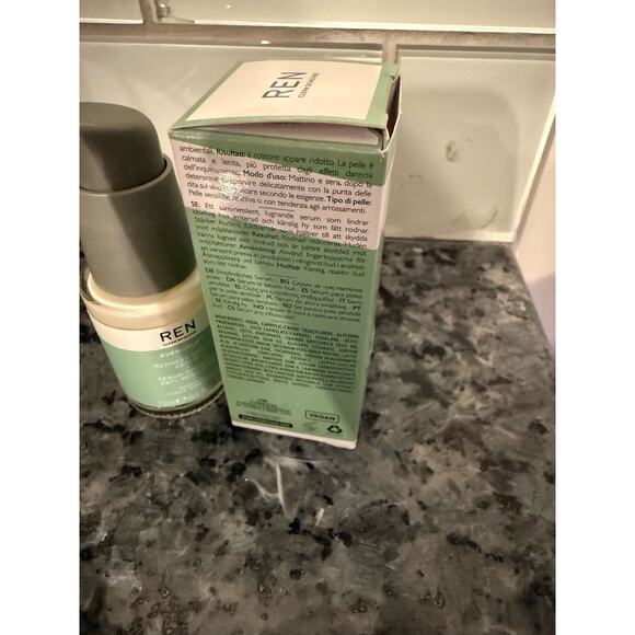 New REN Clean Skincare Evercalm Redness Relief Facial Serum FREE GIFT INCLUDED - Picture 4 of 5